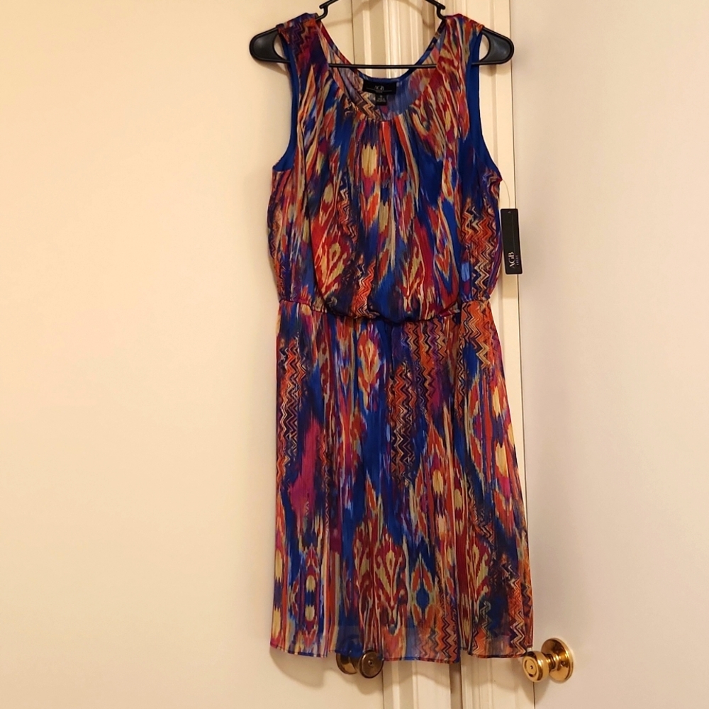Colorful dress! It has belt loops to show your curves by adding a belt💃🏽
